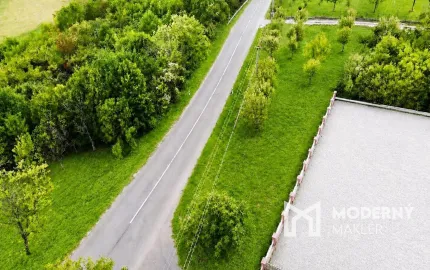 Na predaj stavebný rekreačný pozemok pod Vršatcom – Horné Dúžavy, Vršatské Podhradie