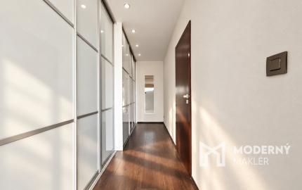 Na predaj nadštandardný rodinný dom s jedinečnou architektúrou v Bernolákove