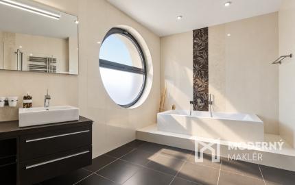 Na predaj nadštandardný rodinný dom s jedinečnou architektúrou v Bernolákove