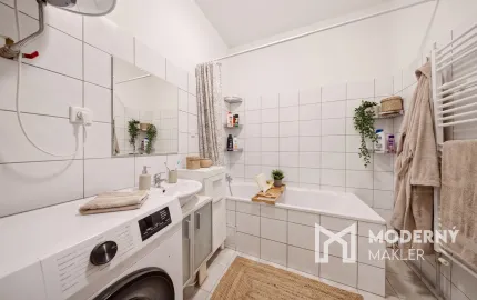 Na predaj priestranný 2-izbový byt s parkovaním v Hlohovci