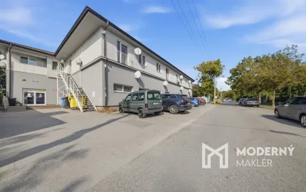 Na predaj priestranný 2-izbový byt s parkovaním v Hlohovci