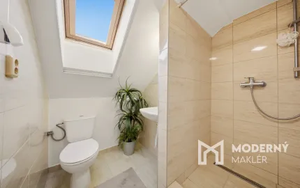 Na predaj 6-izbový rodinný dom s bazénom a krásnou záhradou v Potônskych Lúkach