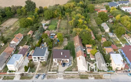 Na predaj rovinatý stavebný pozemok s potenciálom výstavby vo Vrábľoch – Horný Oháj