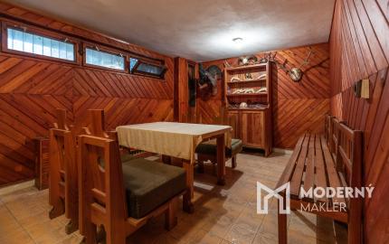 Na predaj priestranný 6-izbový rodinný dom s krytým bazénom a garážou v Šamoríne