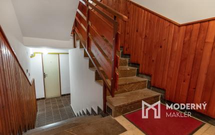 Na predaj priestranný 6-izbový rodinný dom s krytým bazénom a garážou v Šamoríne