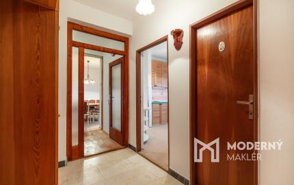Na predaj priestranný 6-izbový rodinný dom s krytým bazénom a garážou v Šamoríne