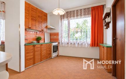 Na predaj priestranný 6-izbový rodinný dom s krytým bazénom a garážou v Šamoríne
