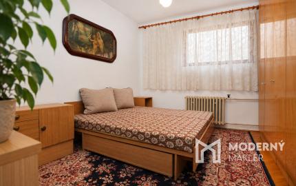 Na predaj priestranný 6-izbový rodinný dom s krytým bazénom a garážou v Šamoríne