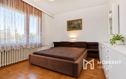 Na predaj priestranný 6-izbový rodinný dom s krytým bazénom a garážou v Šamoríne