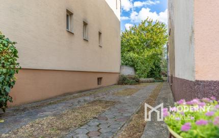Na predaj priestranný 6-izbový rodinný dom s krytým bazénom a garážou v Šamoríne