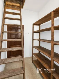 Na predaj priestranný 6-izbový rodinný dom po kompletnej rekonštrukcii v Skačanoch