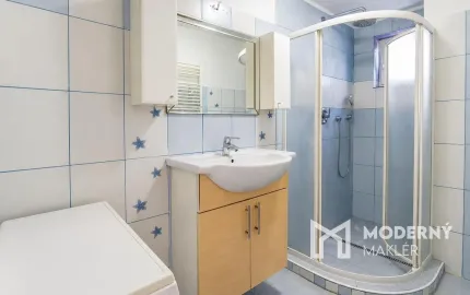 Na predaj priestranný 6-izbový rodinný dom po kompletnej rekonštrukcii v Skačanoch