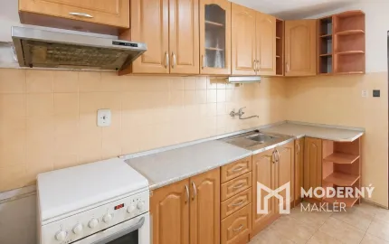 Na predaj priestranný 6-izbový rodinný dom po kompletnej rekonštrukcii v Skačanoch