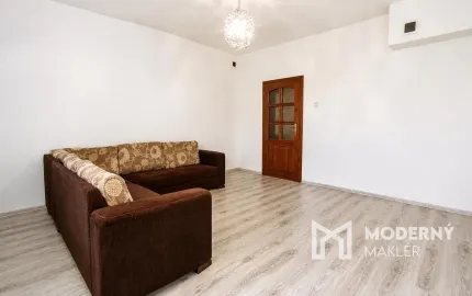 Na predaj priestranný 6-izbový rodinný dom po kompletnej rekonštrukcii v Skačanoch