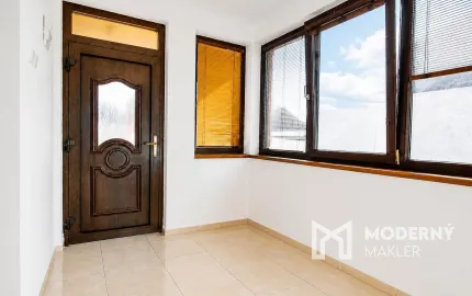 Na predaj priestranný 6-izbový rodinný dom po kompletnej rekonštrukcii v Skačanoch
