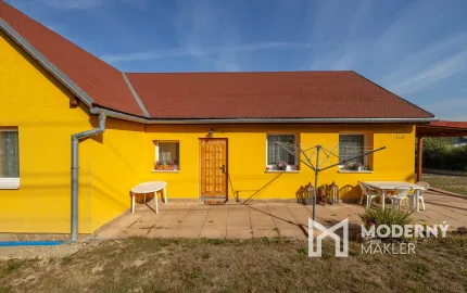 Na predaj priestranný 4-izbový rodinný dom s veľkým pozemkom v Čižaticiach