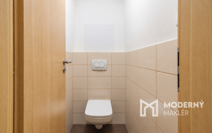 Na prenájom slnečný 2-izbový byt s balkónom a garážovým státím v Poprade – Merťuky