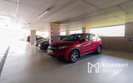 Na prenájom slnečný 2-izbový byt s balkónom a garážovým státím v Poprade – Merťuky