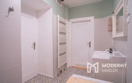 Na prenájom štýlový a priestranný 3,5 izbový byt v centre mesta/ Stylish and spacious 3.5-room apartment for rent in the Old Town