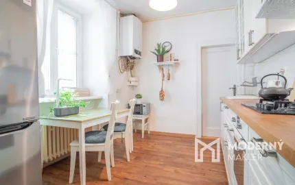 Na prenájom štýlový a priestranný 3,5 izbový byt v centre mesta/ Stylish and spacious 3.5-room apartment for rent in the Old Town