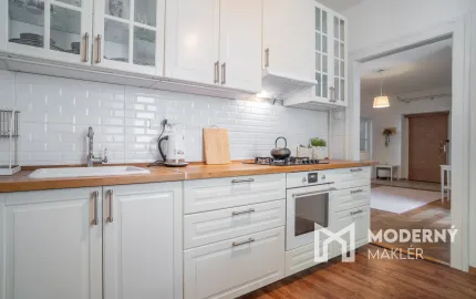 Na prenájom štýlový a priestranný 3,5 izbový byt v centre mesta/ Stylish and spacious 3.5-room apartment for rent in the Old Town