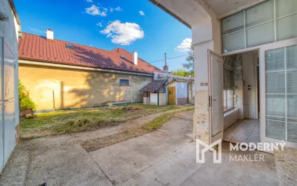 Na predaj priestranný rodinný dom s veľkým pozemkom v obci Dlhá nad Váhom