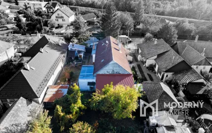 Na predaj priestranný rodinný dom s veľkým pozemkom v obci Dlhá nad Váhom