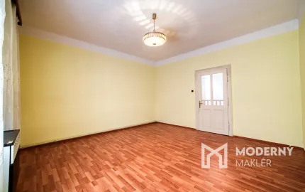 Na predaj priestranný rodinný dom s veľkým pozemkom v obci Dlhá nad Váhom