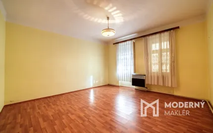 Na predaj priestranný rodinný dom s veľkým pozemkom v obci Dlhá nad Váhom
