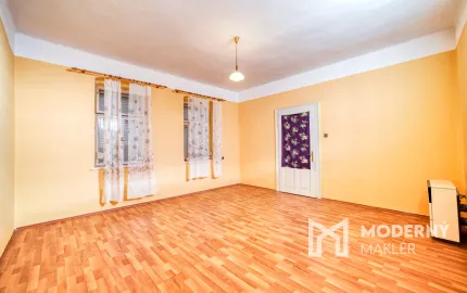 Na predaj priestranný rodinný dom s veľkým pozemkom v obci Dlhá nad Váhom