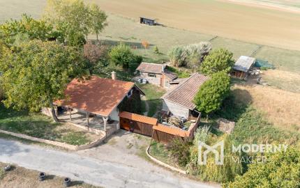 Na predaj gazdovský dom a biofarma na samote v obci Pastuchov