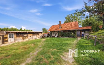 Na predaj gazdovský dom a biofarma na samote v obci Pastuchov