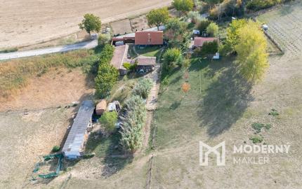 Na predaj gazdovský dom a biofarma na samote v obci Pastuchov
