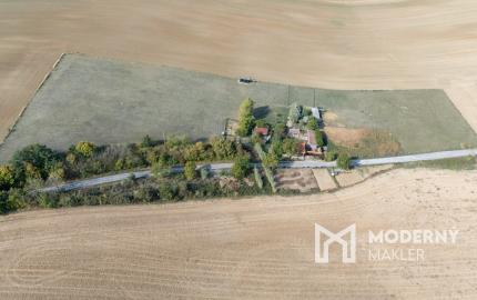 Na predaj gazdovský dom a biofarma na samote v obci Pastuchov