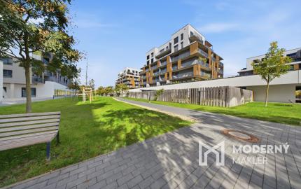 Na predaj slnečný 3-izbový byt s terasou a garážovým státím v projekte SLNEČNICE