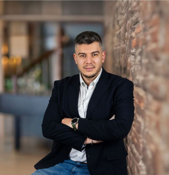 Bc. Erik Vávra_Moderný maklér
