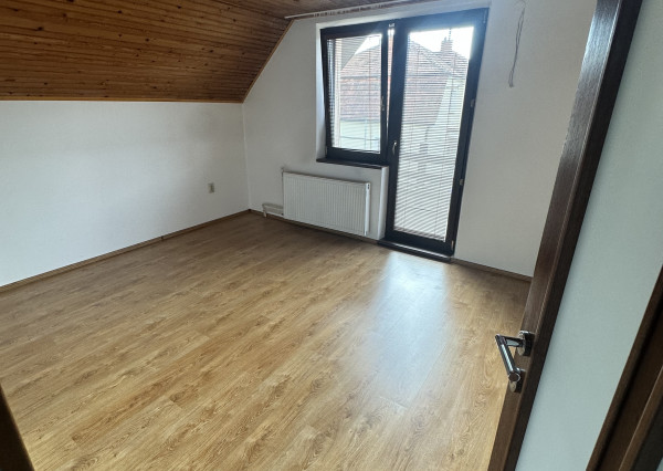 Veľký rodinný dom v pešej dostupnosti do centra mesta v Trenčíne