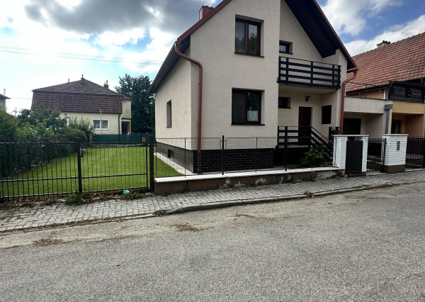 Veľký rodinný dom v pešej dostupnosti do centra mesta v Trenčíne