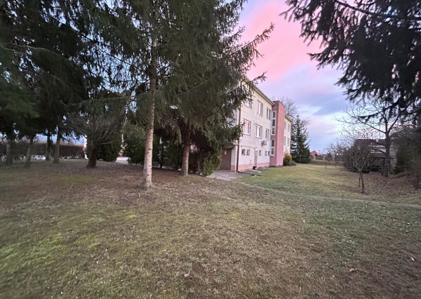 PREDANÝ! Nadštandardné bývanie v byte s vlastnou záhradou, garážou aj vonkajším parkovacím miestom