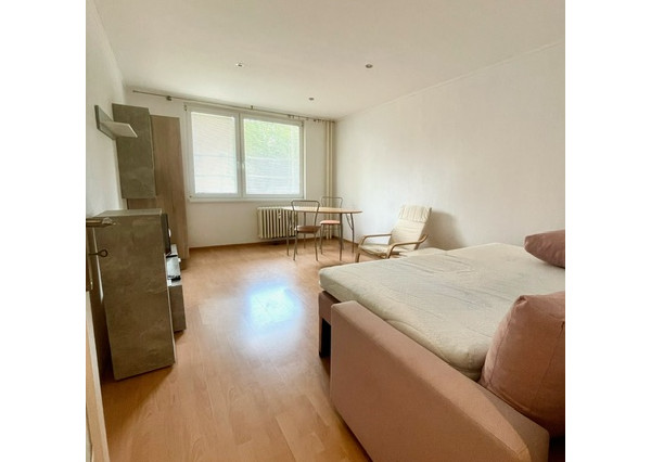 Prenájom 1 izbového bytu, Juh, Trenčín