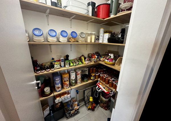 Predaj útulného zariadeného 3-izb. bytu s veľkou terasou