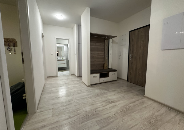 Predaj útulného zariadeného 3-izb. bytu s veľkou terasou