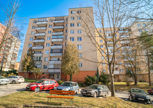 Na predaj priestranný 4-izbový byt v Trenčíne