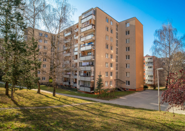 Na predaj priestranný 4-izbový byt v Trenčíne