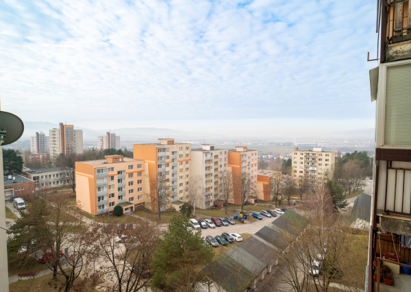 Na predaj priestranný 4-izbový byt v Trenčíne