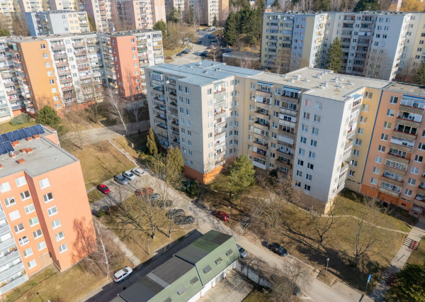 Na predaj priestranný 4-izbový byt v Trenčíne