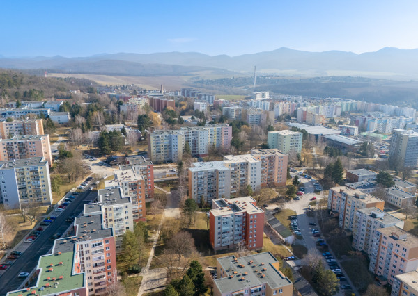 Na predaj priestranný 4-izbový byt v Trenčíne