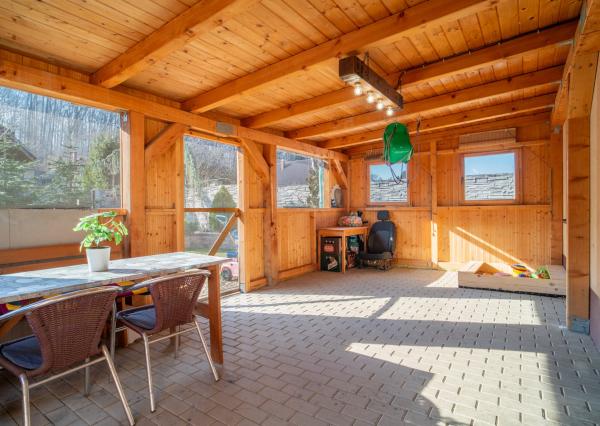 Na predaj záhradná chata vhodná na celoročné bývanie v obci Kuchyňa