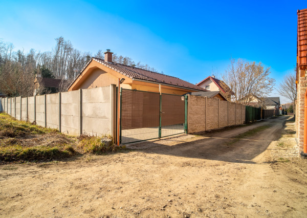 Na predaj záhradná chata vhodná na celoročné bývanie v obci Kuchyňa