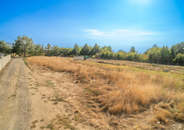Na predaj slnečný pozemok neďaleko Malaciek vhodný na výstavbu rodinného domu